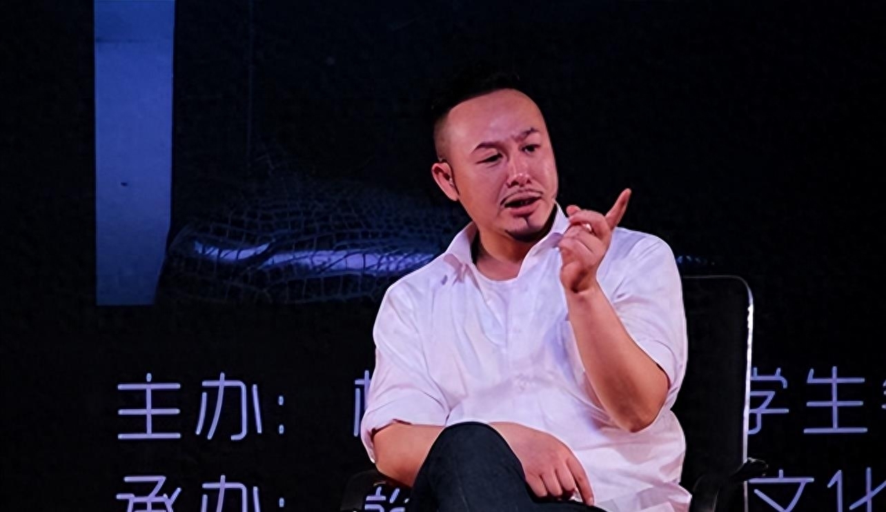 从爆红到“打回原形”，张颂文只用八个月，终是步了张小斐的后尘