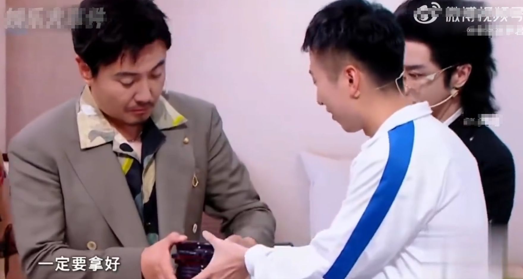 浙江台再惹争议！联合沈腾将关晓彤整到大哭，唐嫣闫妮表情太精彩