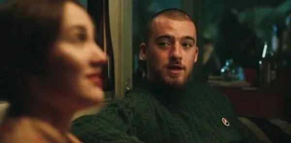 痛心！25岁知名男星于家中离世，上周刚埋葬父亲，生前表现令人唏嘘