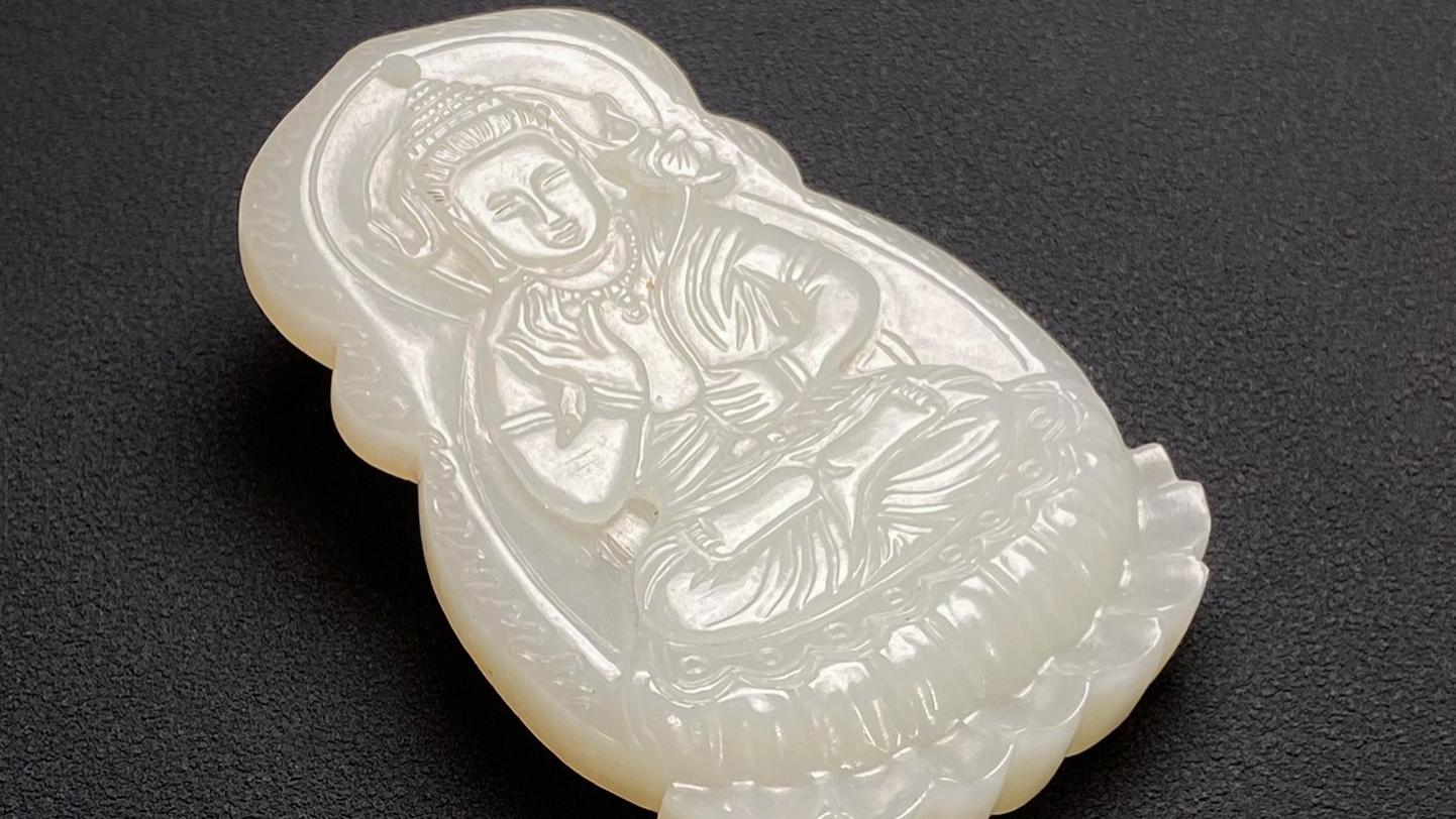 和田玉籽料|清中期 和田玉籽料 持莲观音 诗文 玉牌 子冈牌