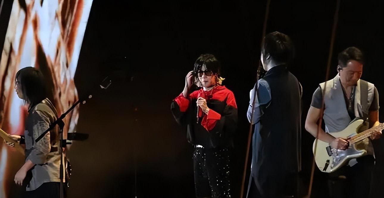 演唱会无人理会、唱大地被嘲毁经典，华晨宇的“老婆们”该醒了