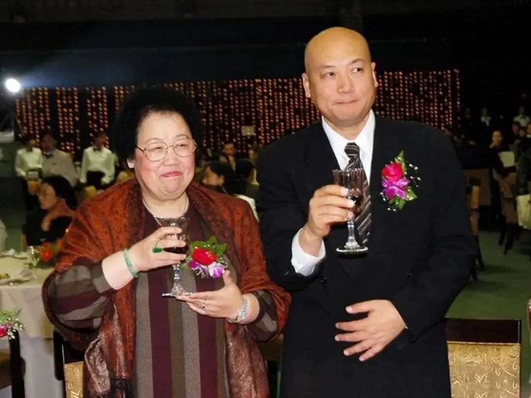 迟重瑞|迟重瑞:我拒绝陈丽华3次,但母亲重病,她花大钱让母亲又活半年