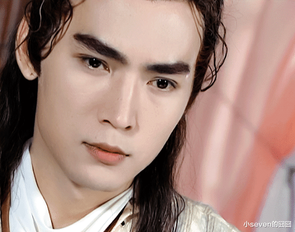 焦恩俊|55岁焦恩俊走穴赚钱,头戴假发被调侃,曾为女儿抚养权净身出户