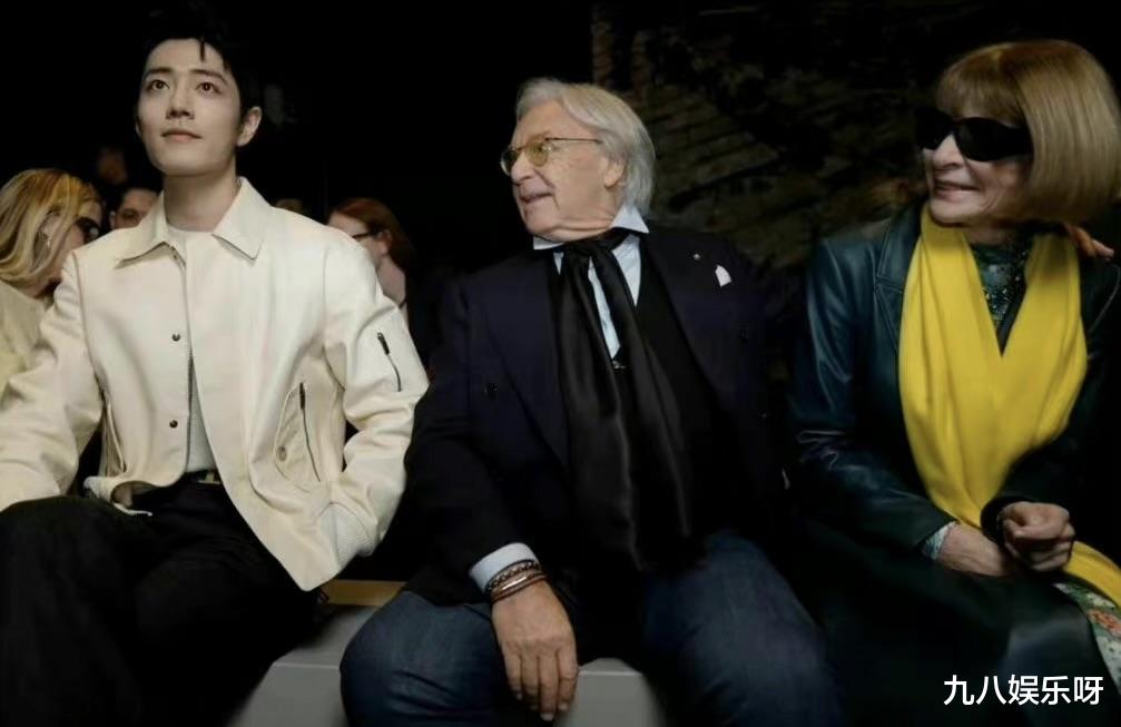 肖战|巴黎偶遇素颜肖战，和网友打招呼，被赞：真人又高又帅又精神