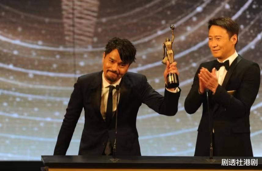 近况暴瘦!港知名男星惊现双颊凹陷,更出现头大身小奇怪比例