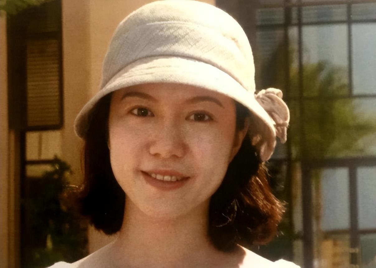 翁帆|曝101岁杨振宁近况:翁帆24h陪护、冻9颗卵子,18亿资产分配不均