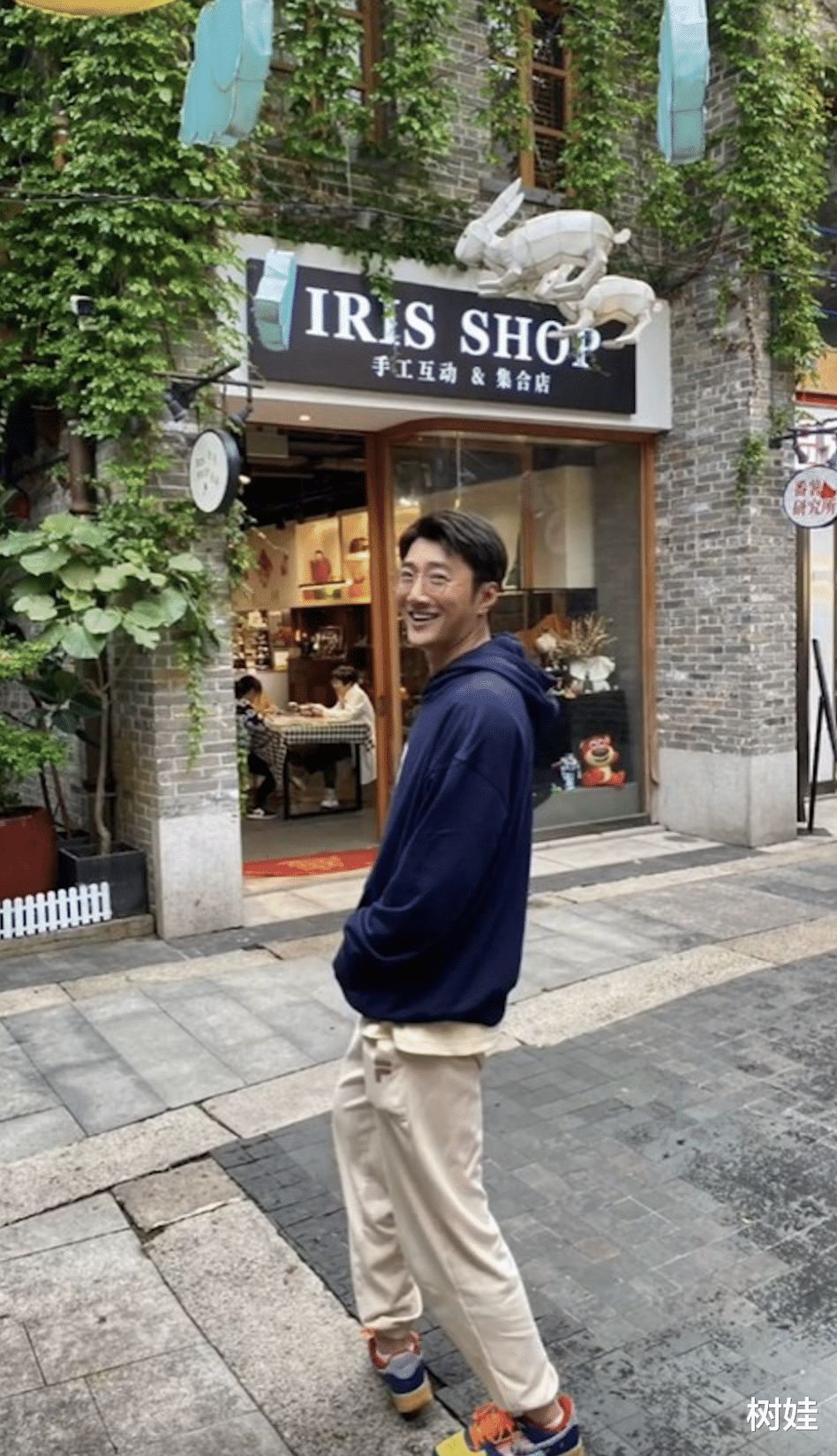 39岁TVB男星广州街头卖鸡脚，离巢9年做餐饮，曾开10家食肆全倒闭