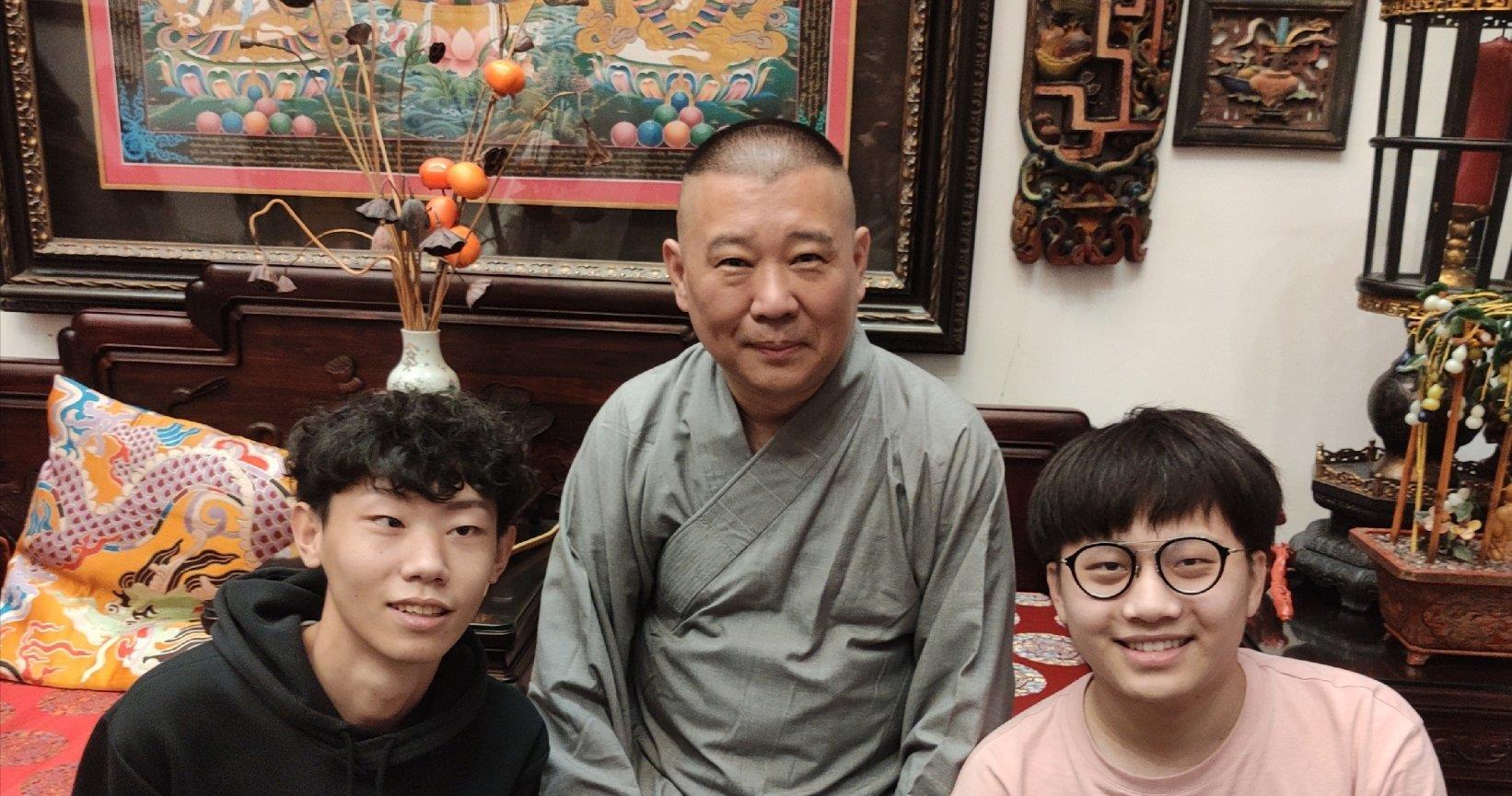 石富宽一共收4位徒弟，全部在德云社效力，其中3位成老郭左膀右臂