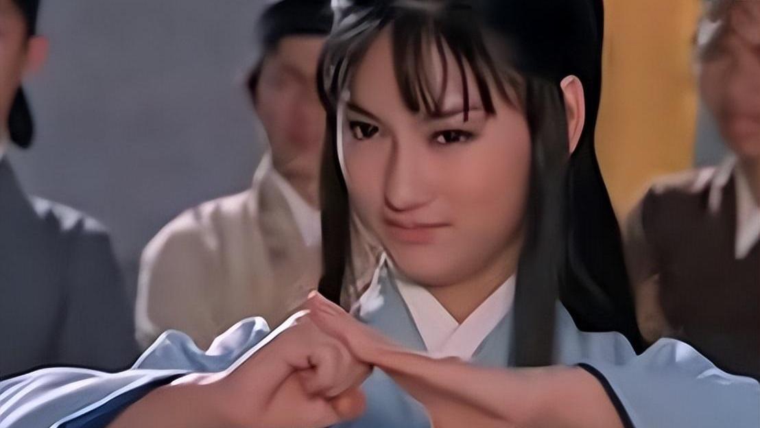 香港影坛最妩媚的武打女星，因为转型失败，不到30岁就退圈了