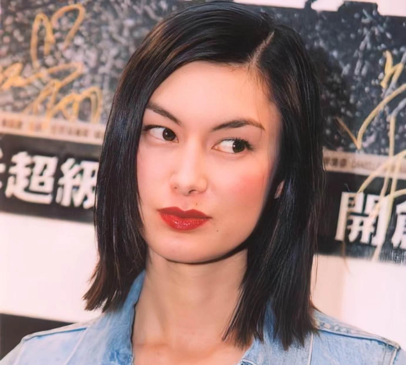 45岁玉兰油女孩被嘲“发腮”,我却觉得“中年发福”的她更有味道?