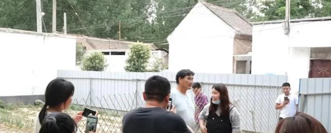 于文华不再隐瞒,坦白与朱之文间的特殊关系,我们只是普通朋友