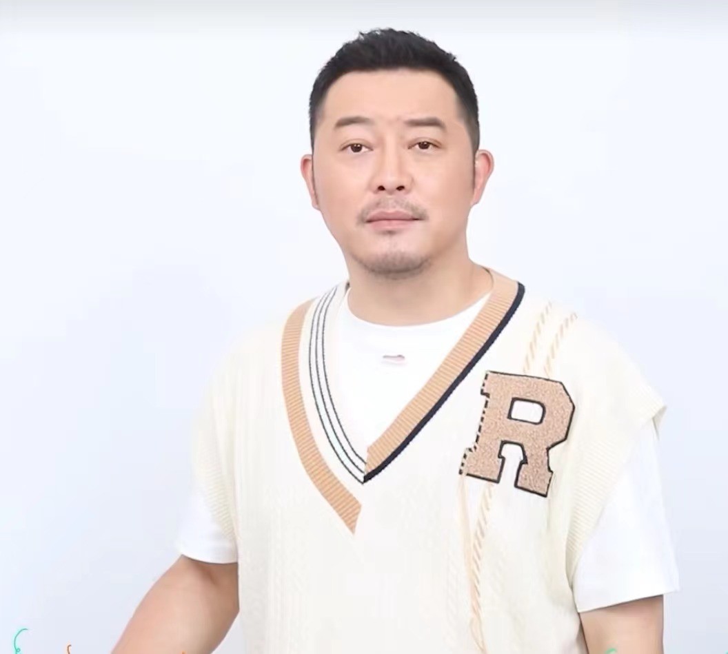 新版《跑男》8人海报官宣！从C位看端倪：本季队长由谁担任？