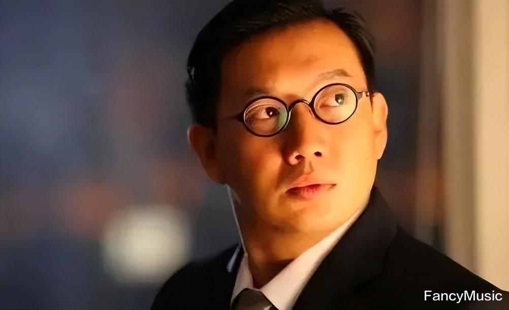 老戏骨刘兆铭晚节不保?跟争议艺人黄秋生交好,兄弟几人其乐融融