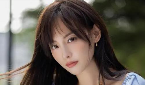 张嘉倪带俩儿子拍杂志封面，间接回击婆婆，买超举动显端倪