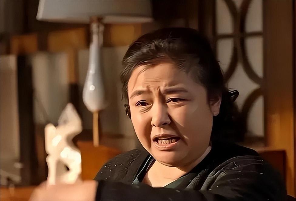 年轻时倾国倾城,老了却成“土肥圆”,这9位发福的女星让人惋惜