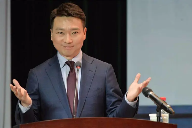 《新闻联播》主持迎来大变动，6大门面退出舞台，新面孔被重用