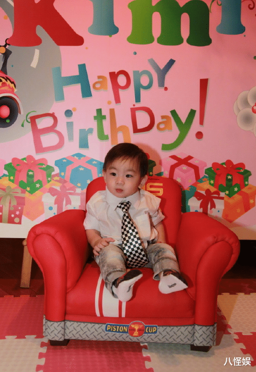 林志颖夫妇为儿子庆生,14岁kimi瘦好多,身高超爸妈近一米八