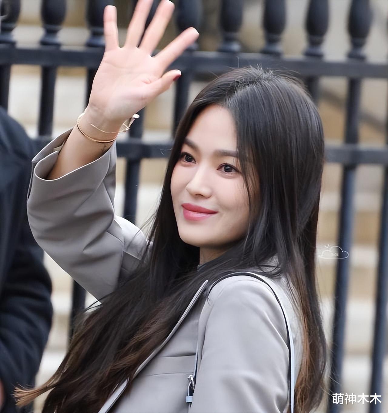 43岁宋慧乔生图没韩味,苹果肌肿胀太显老,手部皮肤符合实际年龄