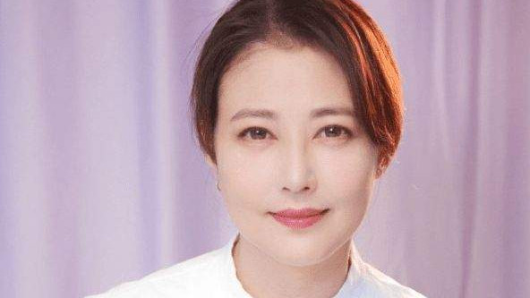 急诊医生曝周海媚病情：患系统性红斑狼疮，抢救了一天，插管昏迷