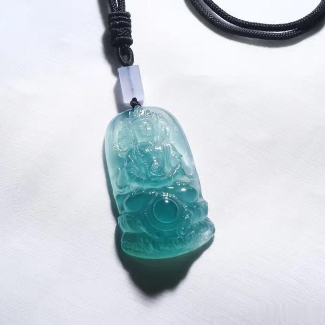 翡翠|百万级别的天空蓝翡翠,究竟长什么样子?