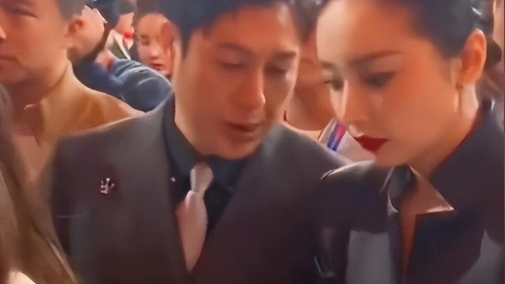 张雨绮|北影节开幕！张颂文单膝跪抱高叶，陈都灵礼服被撑开线！