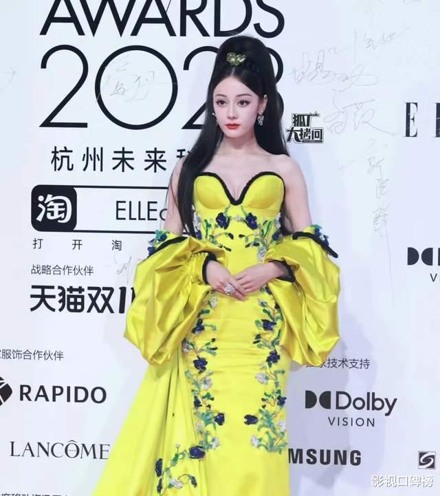 迪丽热巴造型被嘲模仿，《花少5》打脸人设，红毯女王不好当