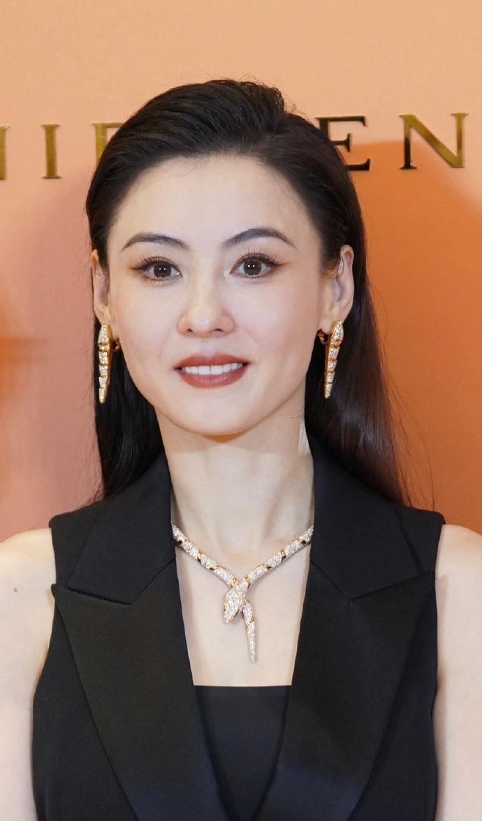 看了张柏芝这组无修生图，我才知道什么是真正的“骨相美人”