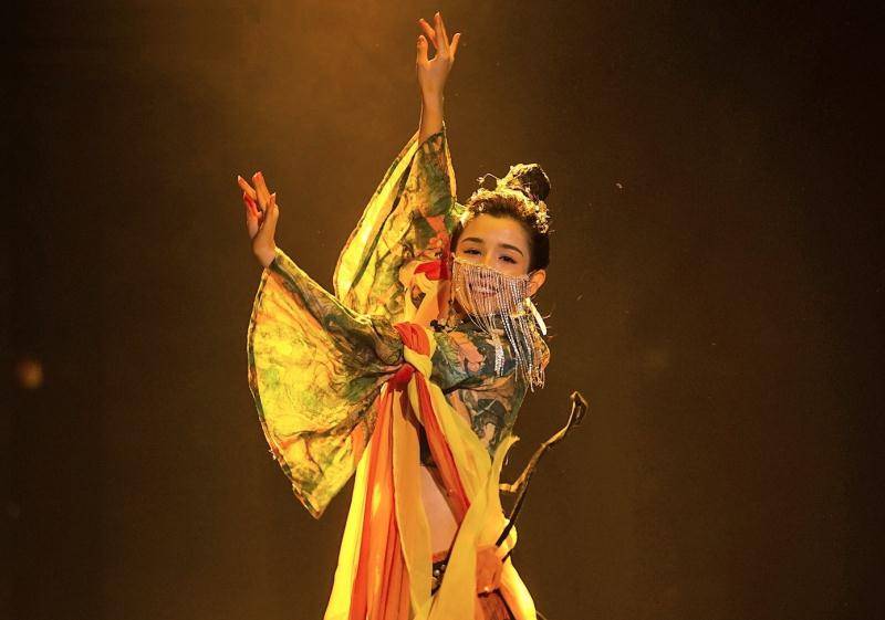 林青霞|同样是“敦煌风”造型，10位女明星放一起对比，颜值差距一目了然