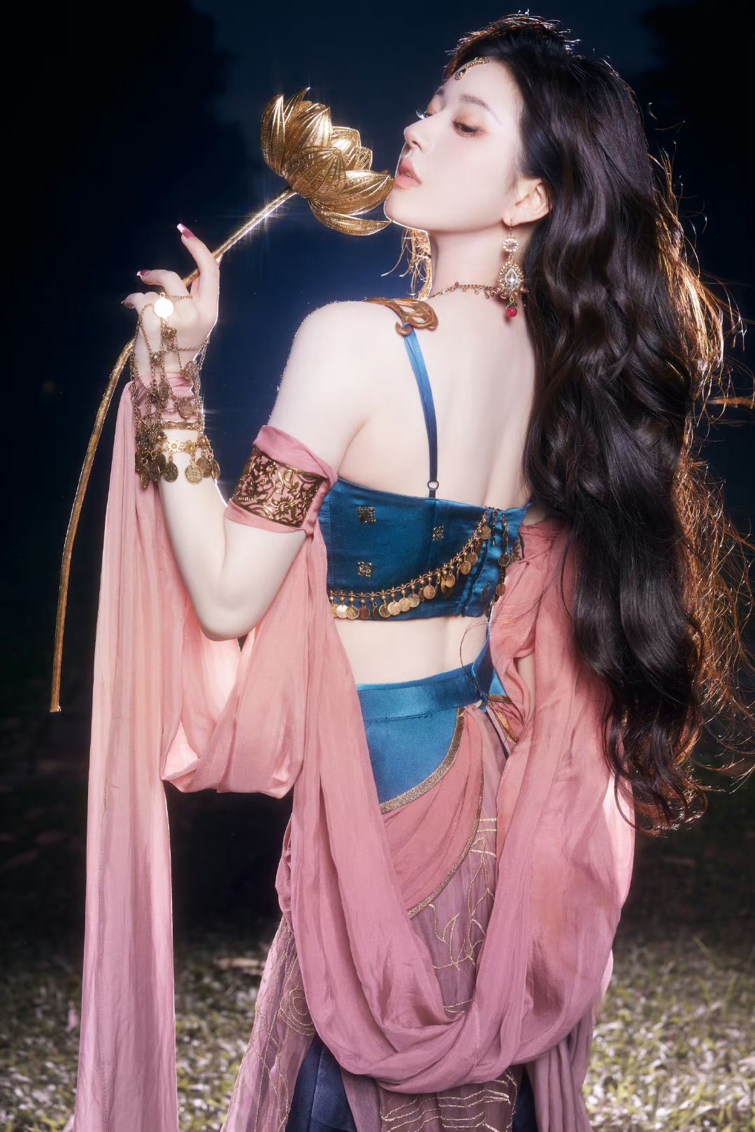 赵露思敦煌舞VS古力娜扎敦煌舞,有人像妖精作法,有人像天仙下凡