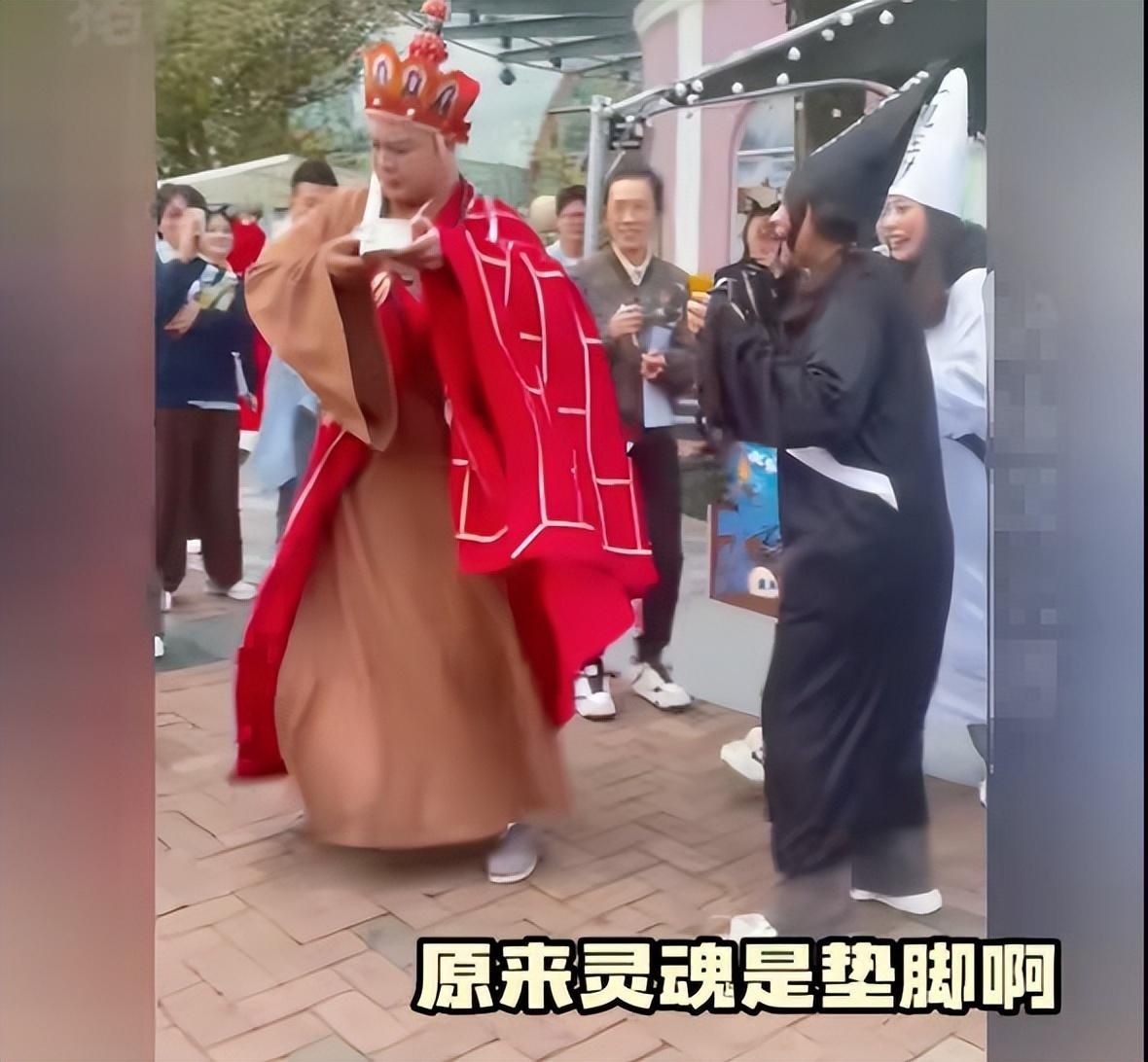 看了中国万圣节,瞬间对老外的失去兴趣,这是人能想出来的造型?