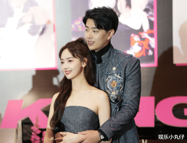 秦牛正威订婚！小腹隆起疑怀孕，男方是富二代规模与窦骁婚礼齐平