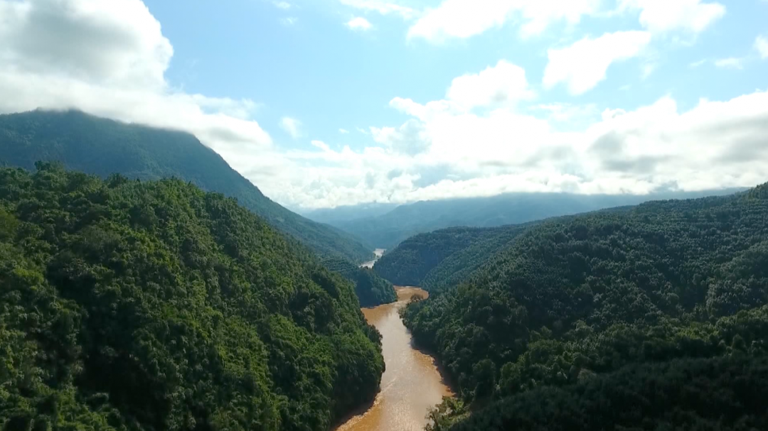 景点推荐|中国最险县城，建在山顶上，房子修在悬崖边，全城只有一条路！