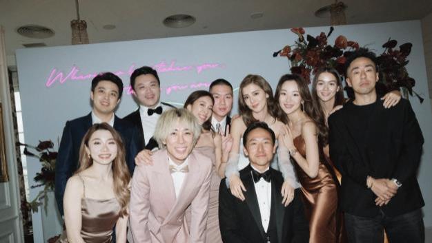 程晓玥晒与吴千语合照，富二代老公露面，仪表堂堂温文尔雅好出众