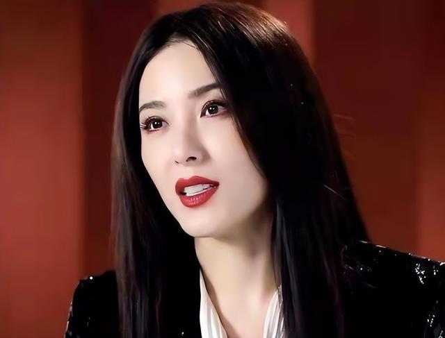 曾黎,快醒醒吧!美貌不是你的“遮羞布”