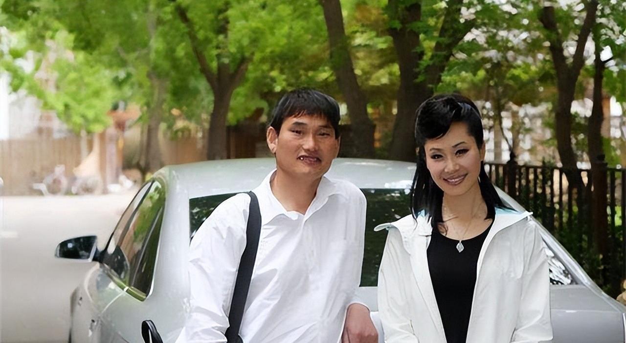 于文华不再隐瞒,坦白与朱之文间的特殊关系,我们只是普通朋友