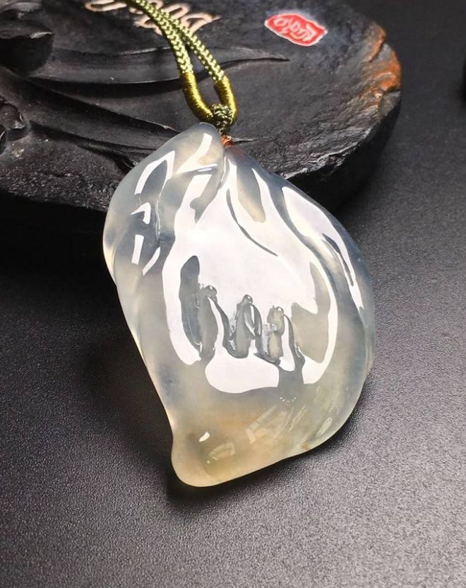 翡翠题材的图案比较复杂,采用机雕还是手工雕刻?