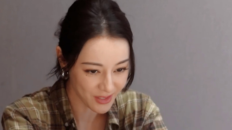 44岁秦岚好年轻！热巴31岁现老态，吐槽节目组截丑图被怼过于自信