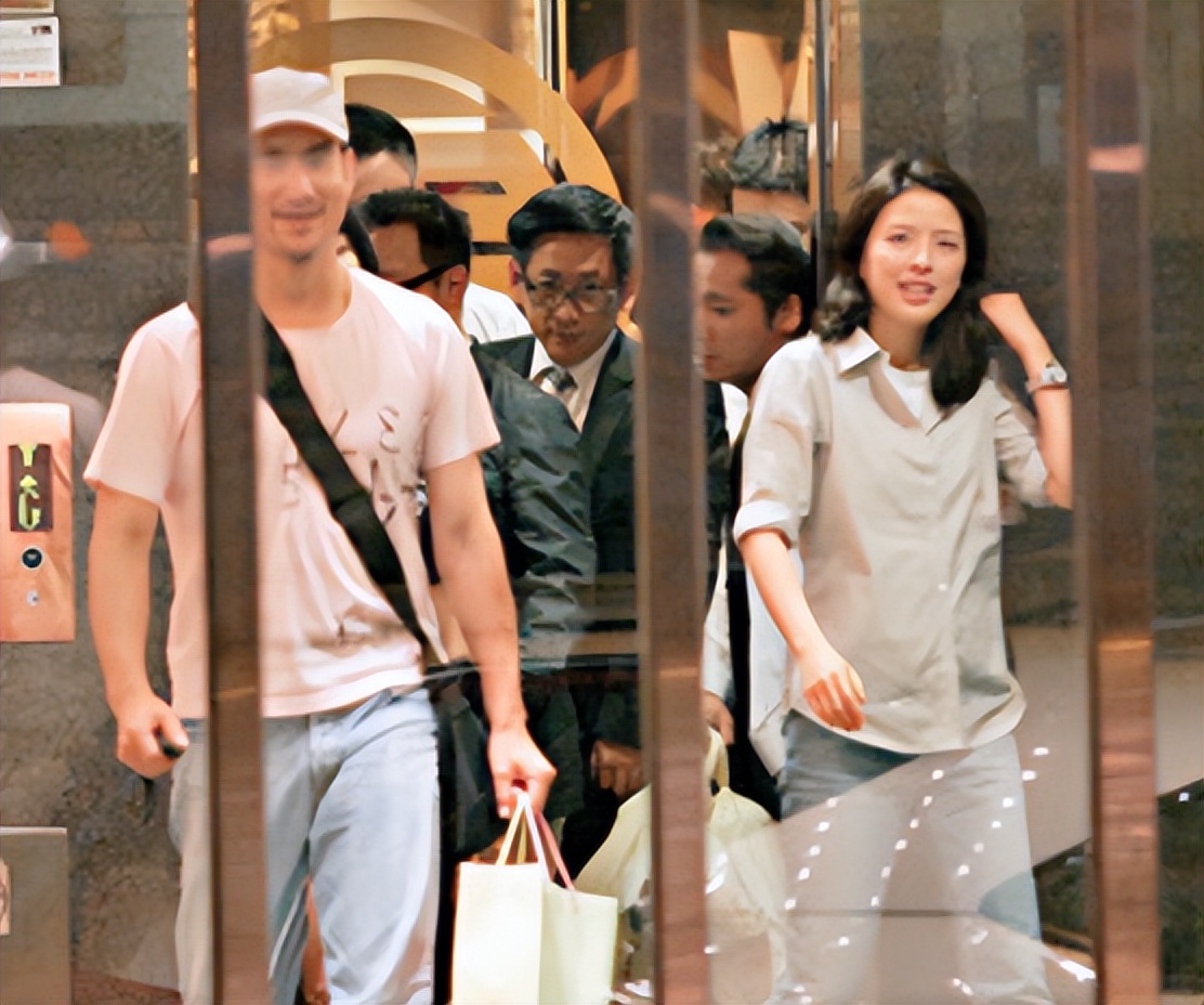 62岁张学友宣布开个唱笑称要趁房价低买房，谈演唱会跌倒心有余悸