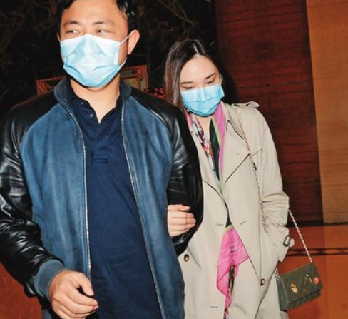 吴佩慈|“富豪生育工具”,退娱乐圈产4胎,渴望被正名!