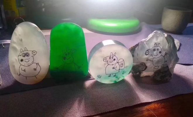 玉佩|齐天大圣、小猪佩奇,动漫卡通形象变成翡翠饰品,玉雕师太会玩了