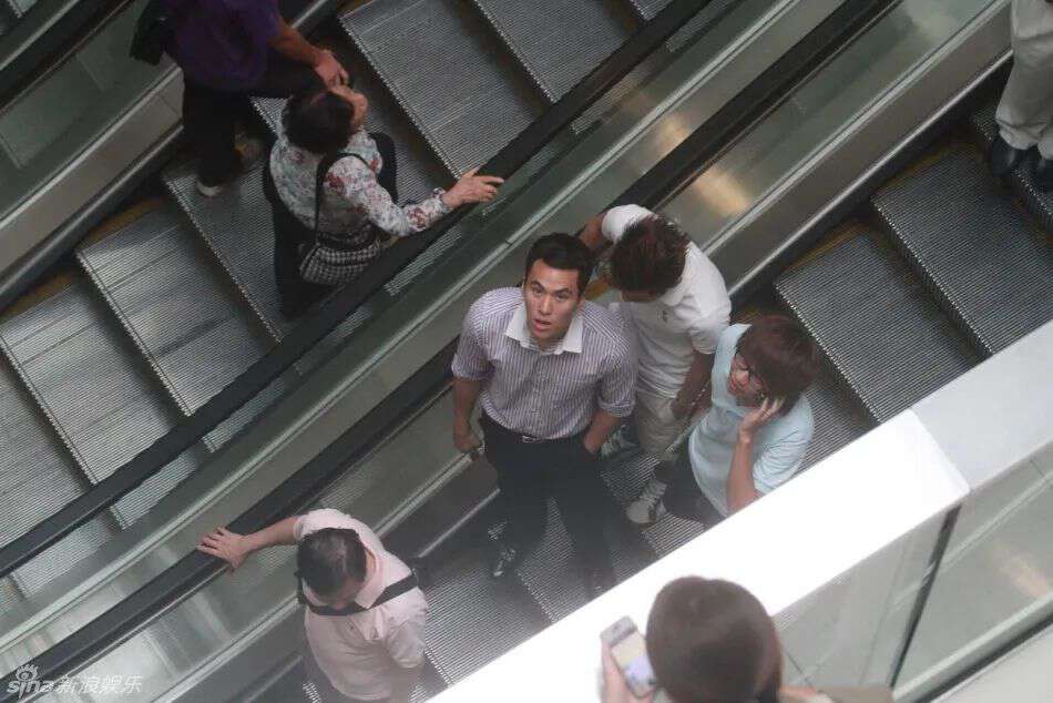 何超莲|何超莲3只金镯,何超盈10亿嫁妆,背后折射出三房和四房不同性格