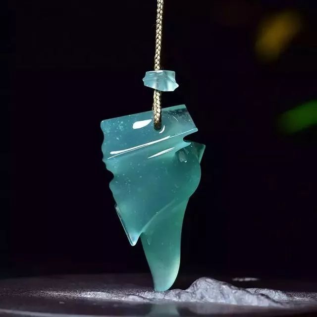 翡翠|蓝水翡翠跟油青种翡翠有什么关系?