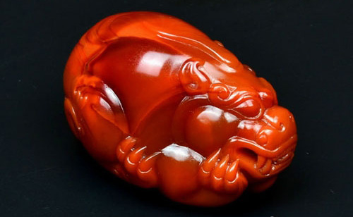 蜜蜡与南红:宝石界的珍贵之选