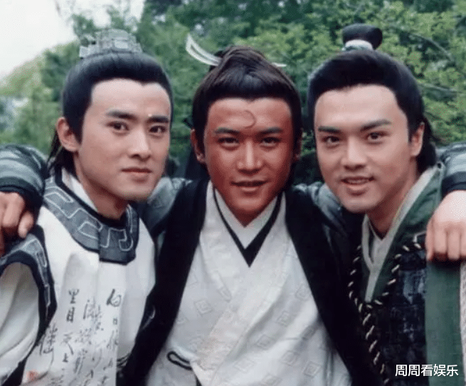 堕落？任泉现身街道求抱，被网友批卖惨，曾因非法投资被罚8000W