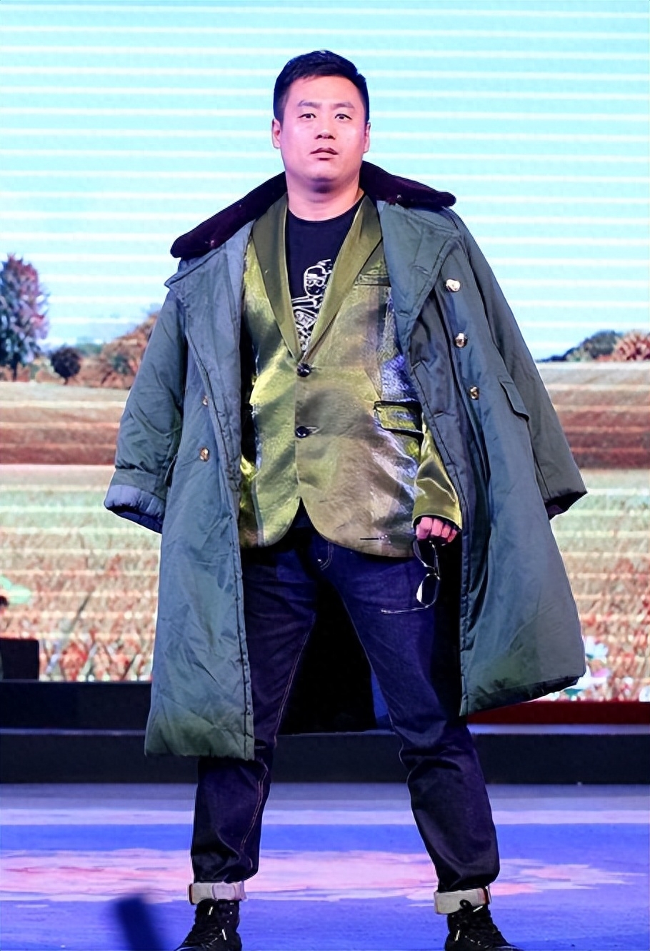 贾冰为何突然不“红”了？看看他干过的事，就不足为奇了