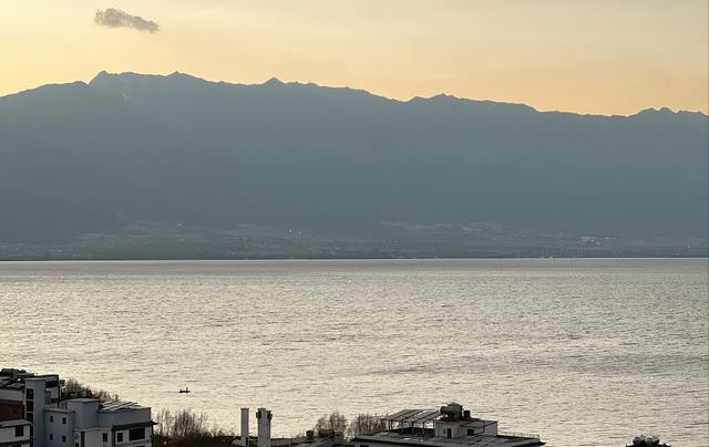 刘耀文|时代少年团刘耀文晒假期风景照,网友:原来他悄悄跑去大理玩了