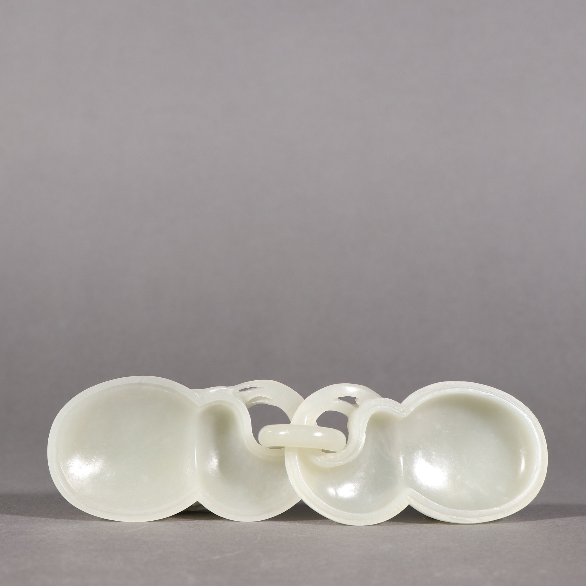 和田玉籽料|清 和田玉籽料葫芦形带活环盖盒