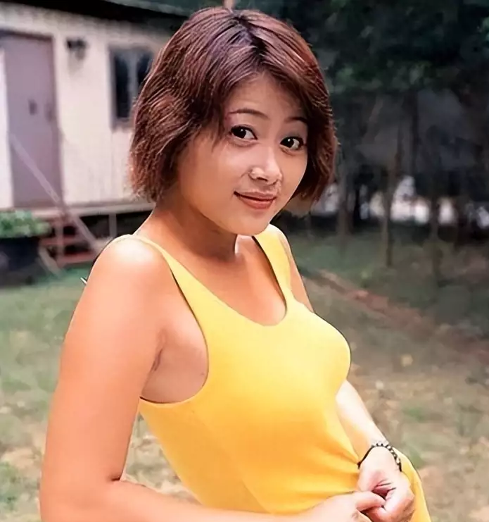 TVB七魔女合体为姚乐怡庆生,7人6个退圈,现状令人唏嘘!