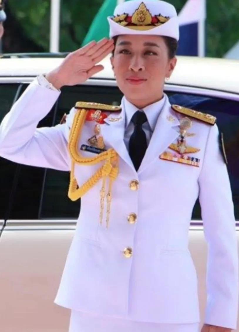 再也没有|想要做回自己的帕查拉公主,恐怕再也没有机会了