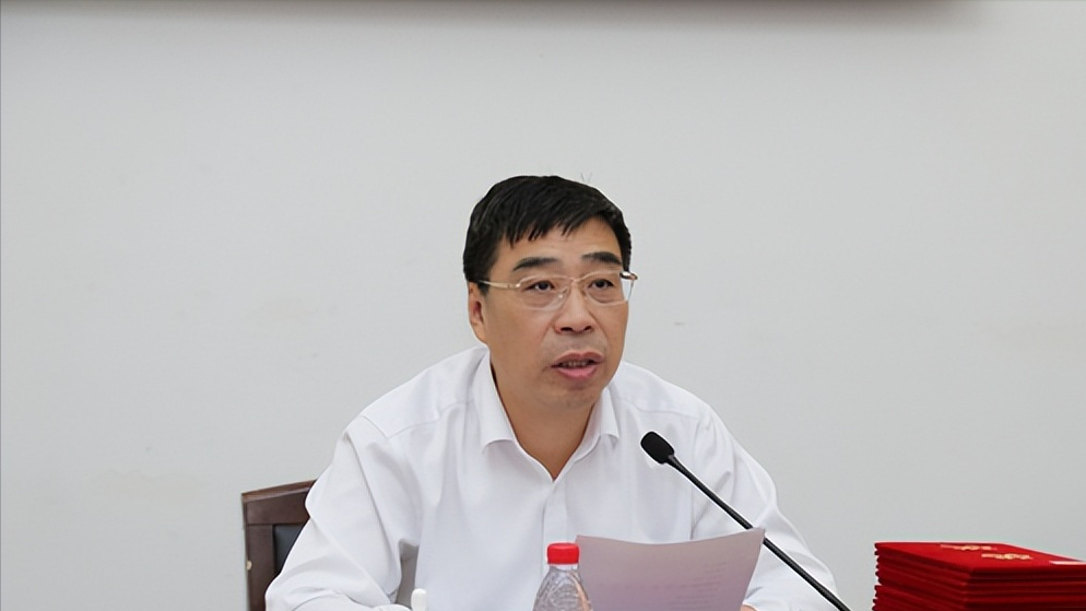 "双面校长"夏建国,大肆受贿2257万,长期包养情妇!